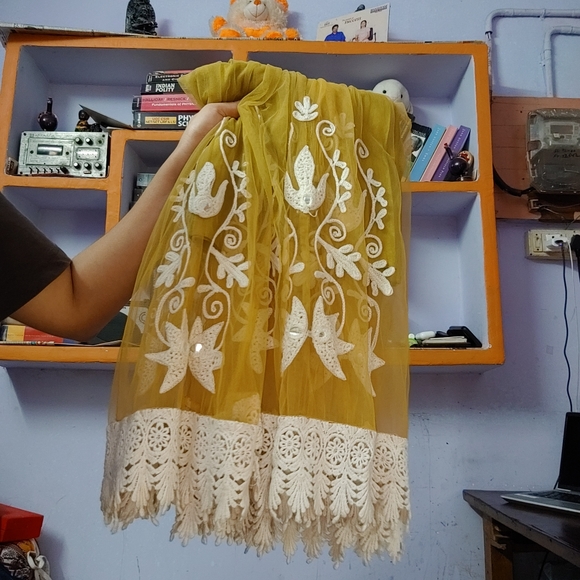 Pretty green anarkhali dress with white flowers and lace on the bottom. - Size M - Picture 6 of 8